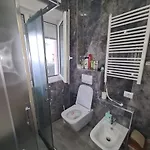 House Gjiri I Lalzit,mulliri I Danit Apartment *