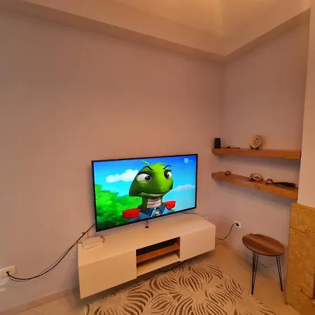 House Gjiri I Lalzit,mulliri I Danit アパート *